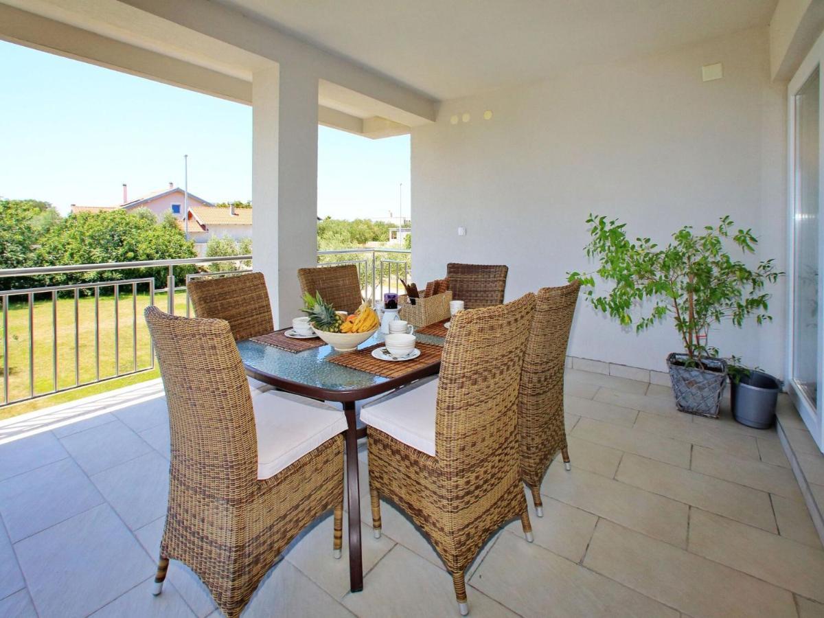Sun-Kissed Apartment In Bibinje With Garden Ruang foto
