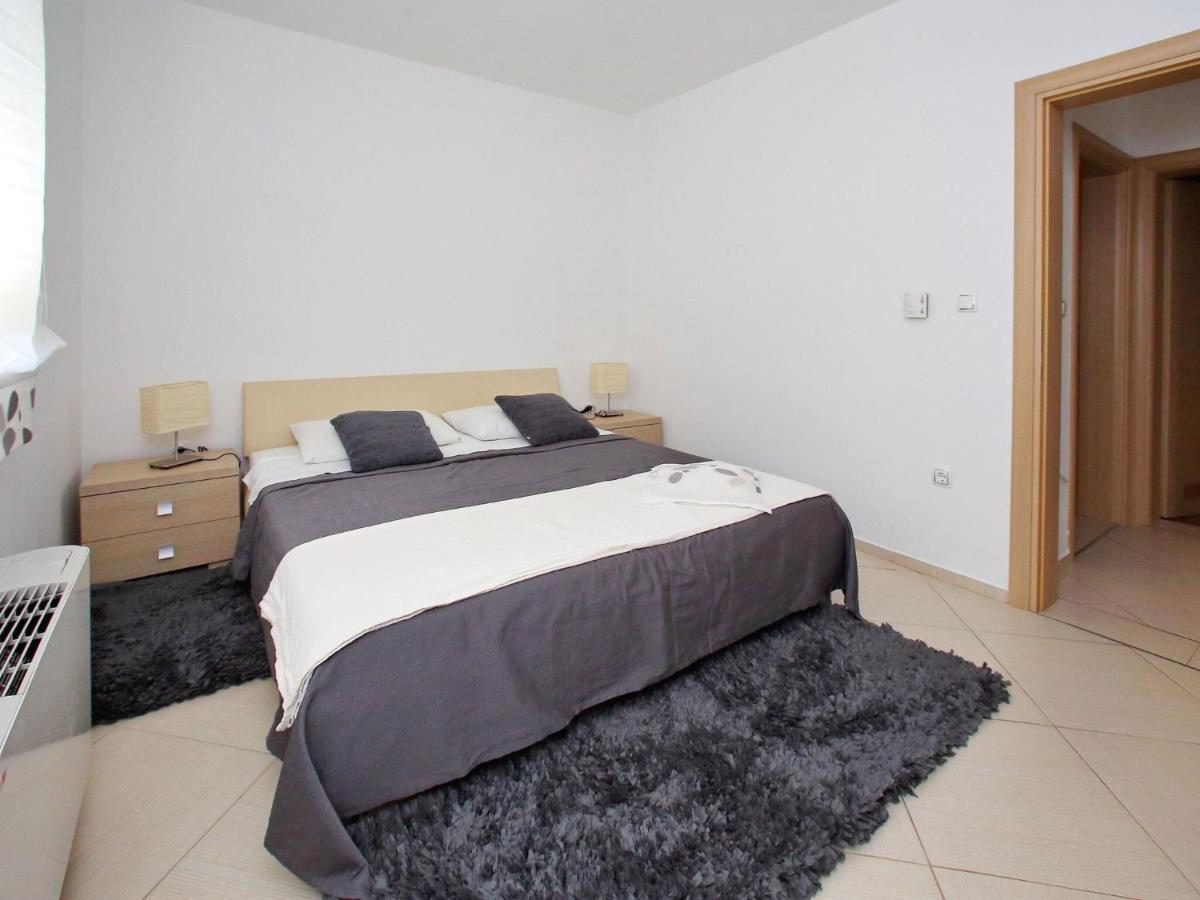 Sun-Kissed Apartment In Bibinje With Garden Ruang foto