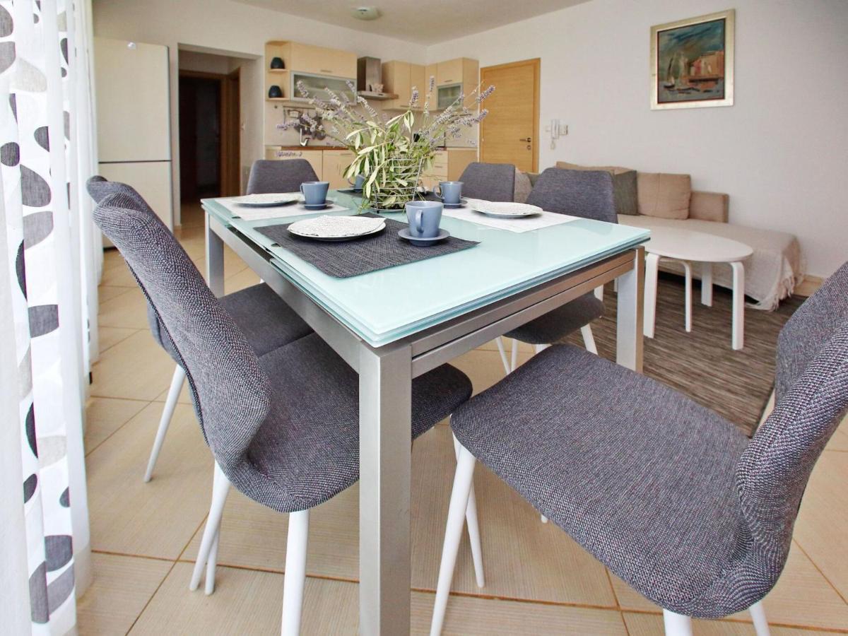 Sun-Kissed Apartment In Bibinje With Garden Ruang foto
