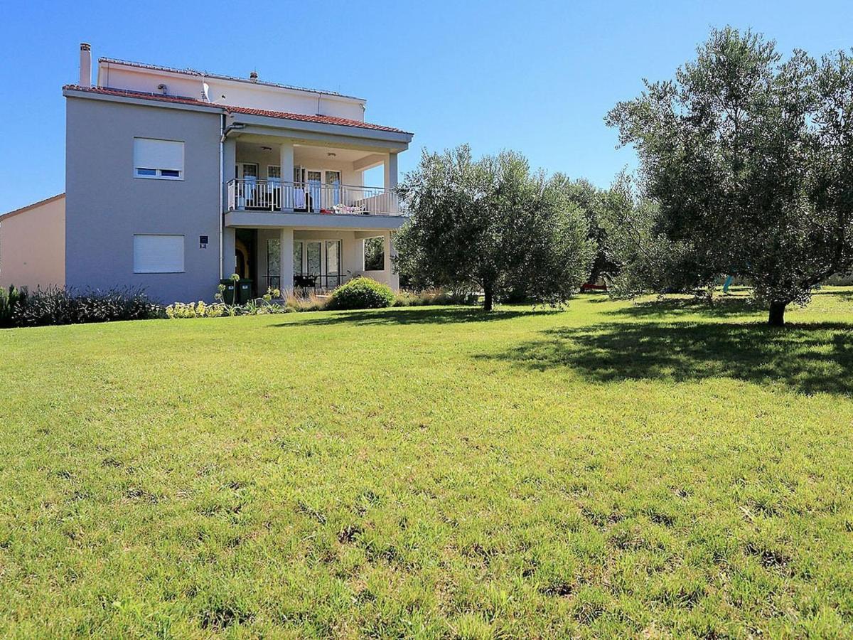 Sun-Kissed Apartment In Bibinje With Garden Ruang foto