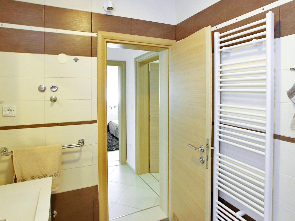 Sun-Kissed Apartment In Bibinje With Garden Ruang foto